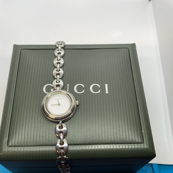 Gucci bangle watch - Picture 7 of 8